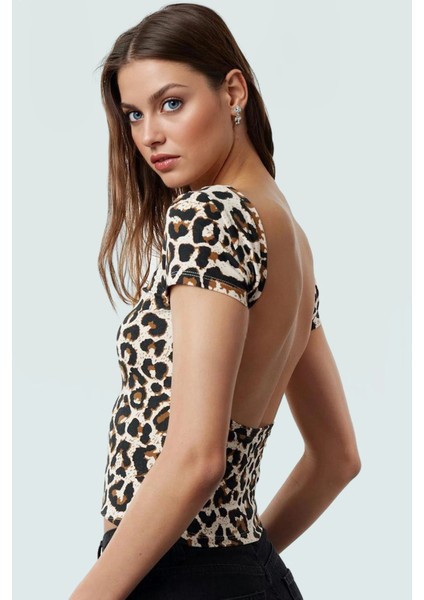 Çok Leopar Desenli Örme Fitted Crop Bluz Sırt Detaylı Rahat Yazlık Özel Tasarım