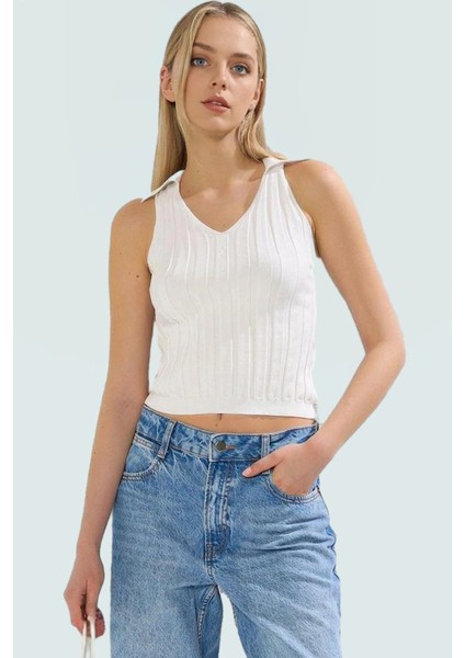 Yazlık Triko Bluz Polo Yaka Crop Fitted Kalıp %100 Polyester Profesyonel Görünüm fiyatları