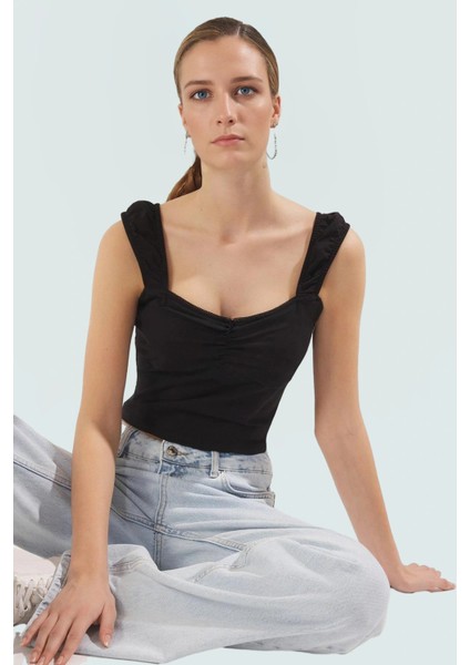 Yazlık Kadın Bluz Crop Örme Pamuklu Likralı Penye Havuz Yaka Premium Kalite Trend Tasarım fiyatları