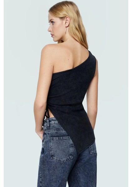 Eskitme Efektli Pamuklu Fitted Tek Omuzlu Bluz Yaz Koleksiyonu Modern Stil Şık Görünüm modelleri