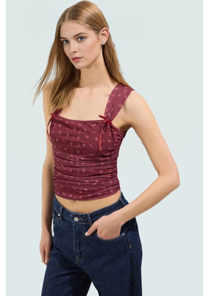 Fitted Kolsuz Örme Bluz Renk Kare Yaka Tül Kumaş Kaliteli Işçilik Günlük Kullanım Için