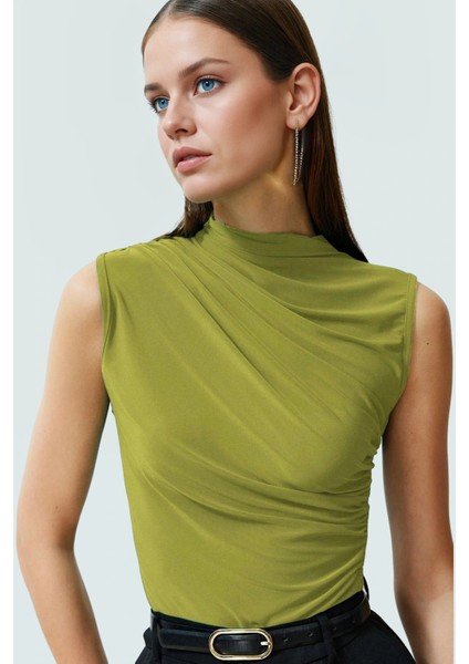 Yazlık Örme Bluz Vücuda Oturan Dik Yaka Kolsuz Esnek Özenle Seçilmiş Mükemmel Uyum