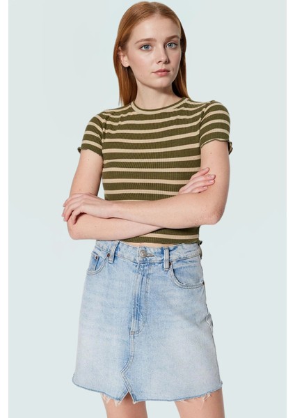 Viskoz Polyester Karışımlı Çizgili Crop Bluz Fitted Kalıp Kısa Kol Rahat Kullanım fiyatları