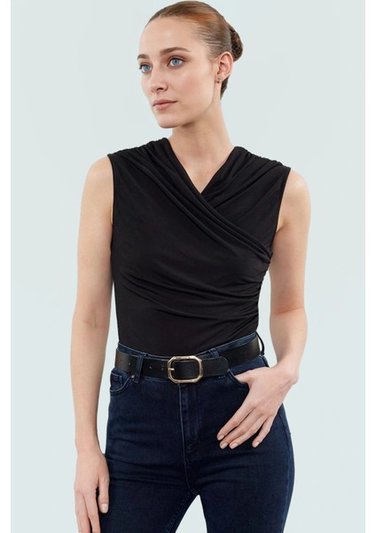 Yazlık Kolsuz Örme Bluz Renk V Yaka Büzgü Detaylı Rahat Kalıp Seçkin Malzeme Yüksek Kalite