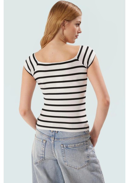 Pamuklu Elastanlı Çizgili Kare Yaka Crop Bluz Rahat Yazlık Modern Stil Trend Tasarım modelleri