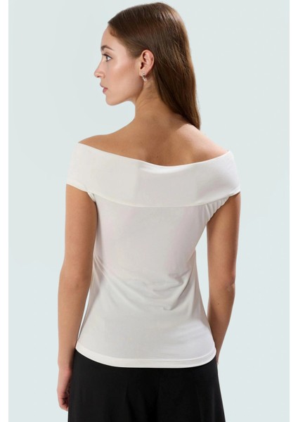 Rahat Fitted Bluz %96 Polyester %4 Elastan Carmen Yaka Zarifane Tasarım modelleri