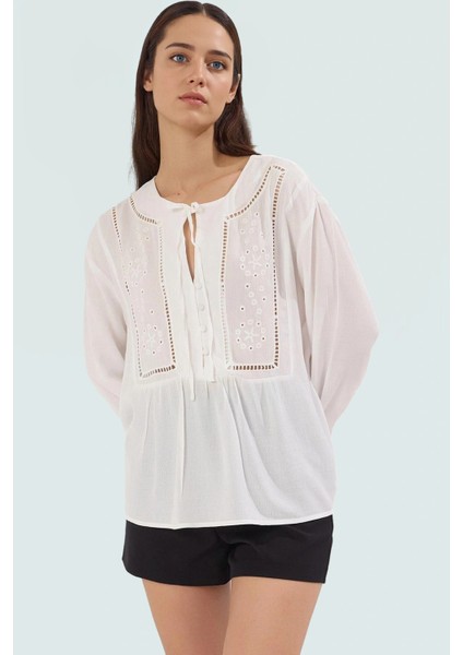 Rahat Kesim Uzun Kollu Bluz Viskon Crinkle Dokuma Nakış Detaylı Şık Görünüm Modern Stil fiyatları