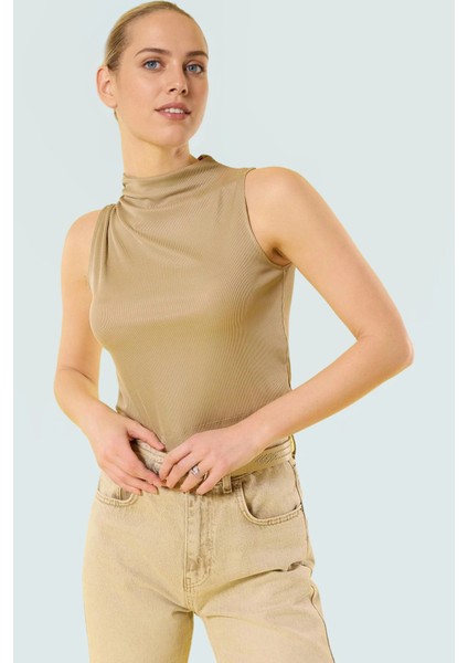 Yazlık Kolsuz Bluz Dik Yaka Fitted Kalıp Polyester Kaşkorse Özel Tasarım Günlük Kullanım Için