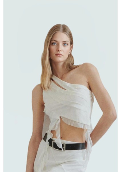 Tül Detaylı Örme Bluz Asimetrik Yaka Crop Kesim Yazlık Konforlu