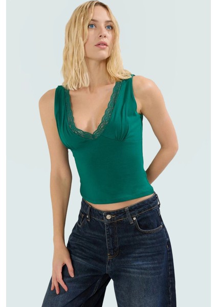 Dantelli Detaylı Fitted Crop Bluz Nefes Alan Pamuklu Kumaş Kaliteli Işçilik Özenle Seçilmiş