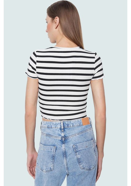 Viskoz Polyester Karışımlı Çizgili Crop Bluz Fitted Kalıp Kısa Kol Rahat Kullanım modelleri