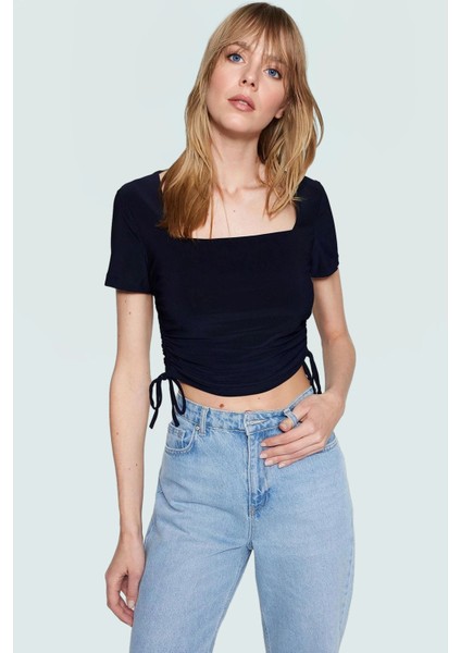 Fitted Vücuda Oturan Örme Bluz Kare Yaka Kısa Boy Günlük Konforlu Kesim Kaliteli Işçilik fiyatları