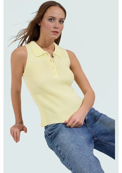 Regular Fit Akrilik Triko Bluz Polo Yaka Kolsuz Rahat ve Şık Görünüm