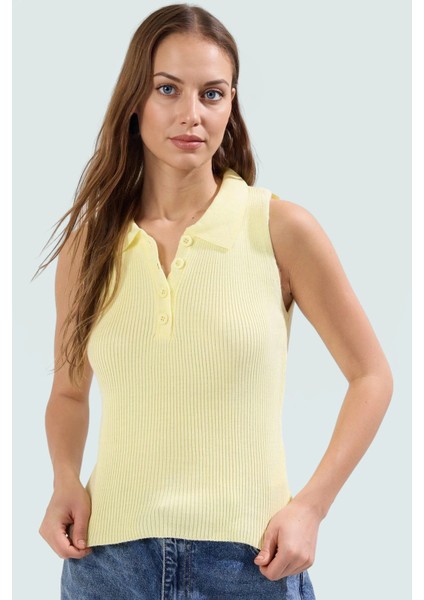 Regular Fit Akrilik Triko Bluz Polo Yaka Kolsuz Rahat ve Şık Görünüm fiyatları