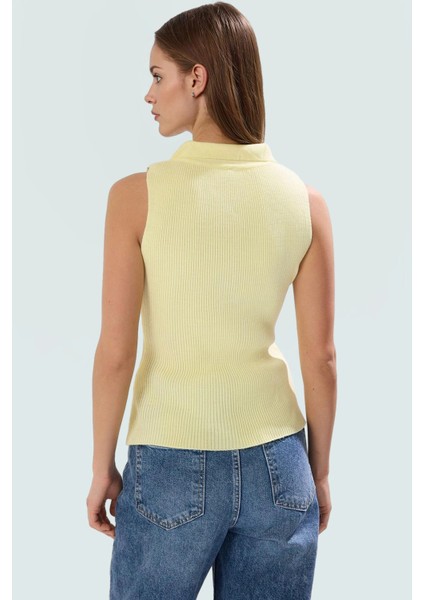 Regular Fit Akrilik Triko Bluz Polo Yaka Kolsuz Rahat ve Şık Görünüm modelleri