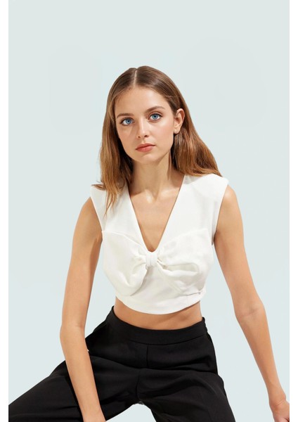 Kadın Kolsuz V Yaka Fiyonklu Crop Bluz Dokuma Kumaş Özenle Seçilmiş Seçkin Malzeme Uzun Ömürlü fiyatları