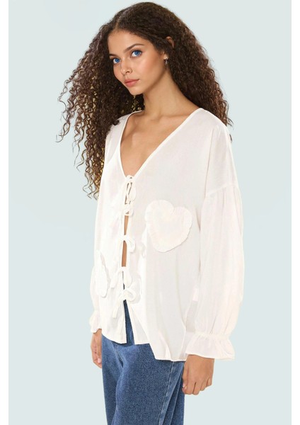 Kalp Nakışlı Pamuklu Bluz Rahat Şık ve Günlük Modern Stil Özel Tasarım Seçkin Malzeme fiyatları