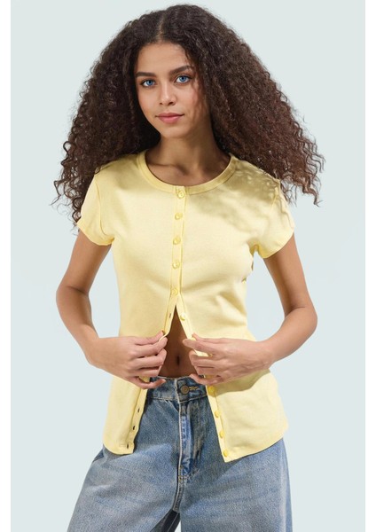 100 Pamuk Ribana Kumaştan Üretilen Düğmeli Fitted Bluz Yüksek Kalite Modern Stil Dayanıklı Malzeme