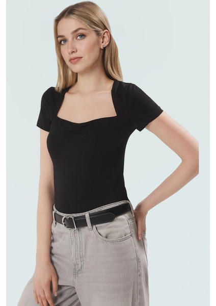 Fitted Kalıp Kısa Kollu Bluz Likralı Penye Yazlık Trend Tasarım Uzun Ömürlü Şık Görünüm
