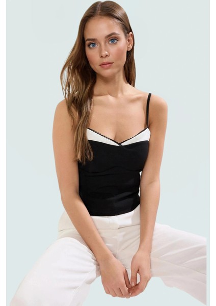 Kare Yaka Dantelli Detaylı Fitted Örme Bluz Yazlık Kaliteli Işçilik Rahat ve Şık Özel Tasarım