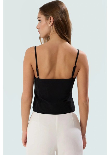 Kare Yaka Dantelli Detaylı Fitted Örme Bluz Yazlık Kaliteli Işçilik Rahat ve Şık Özel Tasarım modelleri