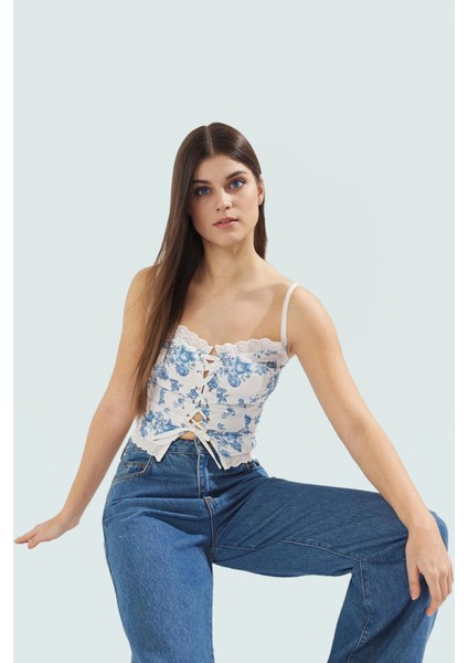 Ince Askılı Fitted Crop Bluz Çiçek Desenli Dokuma Kumaş Günlük Tarz Rahat ve Şık