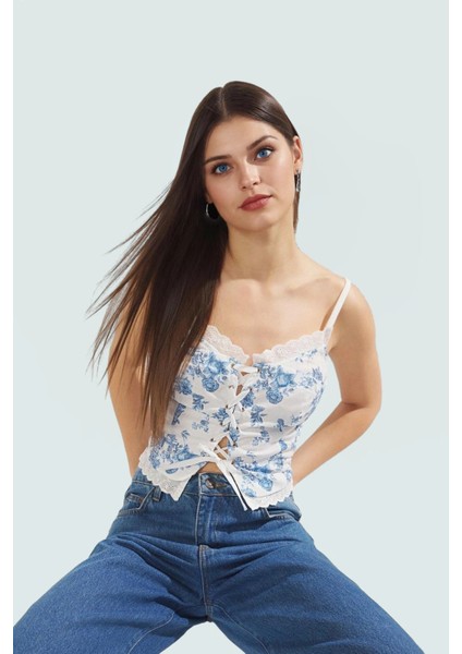 Ince Askılı Fitted Crop Bluz Çiçek Desenli Dokuma Kumaş Günlük Tarz Rahat ve Şık fiyatları