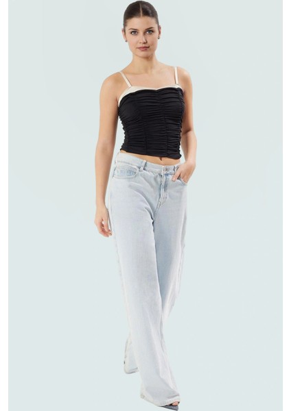 Fitted Bluz Büzgü Detaylı Poliamid Kumaş Yazlık Crop Dayanıklı Malzeme Rahat ve Şık