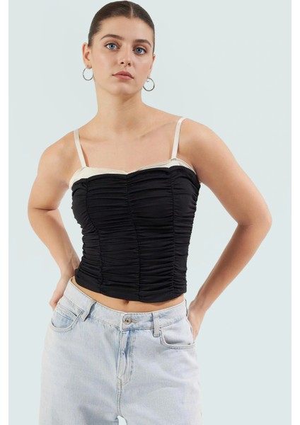 Fitted Bluz Büzgü Detaylı Poliamid Kumaş Yazlık Crop Dayanıklı Malzeme Rahat ve Şık