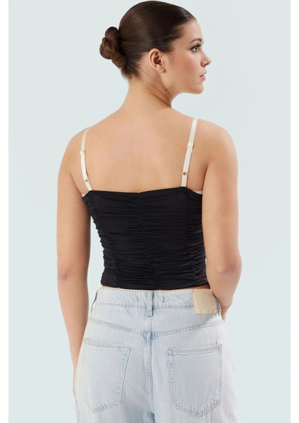 Fitted Bluz Büzgü Detaylı Poliamid Kumaş Yazlık Crop Dayanıklı Malzeme Rahat ve Şık