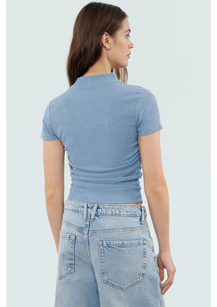 Polyester Karışımlı Bluz Crop Boy Fitted Kalıp Kısa Kol Seçkin Malzeme Dayanıklı