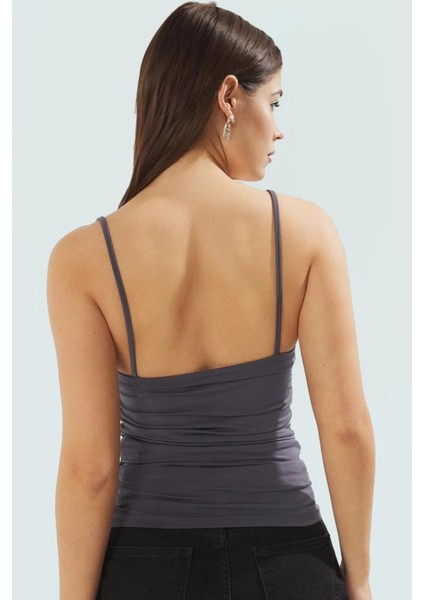 Ince Askılı Kare Yaka Polyester Bluz Micro Örme Kumaş Fitted Kalıp Günlük Şıklık modelleri