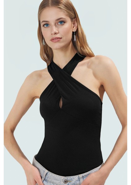 Boyundan Bağlamalı Kolsuz Bluz Polyester Elastan Kumaş Fitted Kalıp Şık Görünüm fiyatları