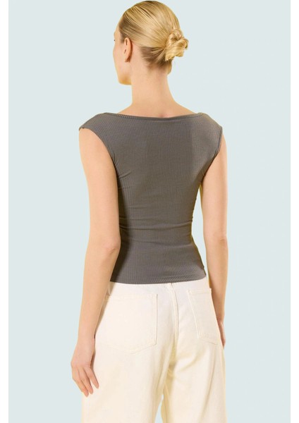Kadın Yazlık Crop Bluz %100 Polyester Fitted Kalıp Kare Yaka Dayanıklı Malzeme Mükemmel Uyum modelleri