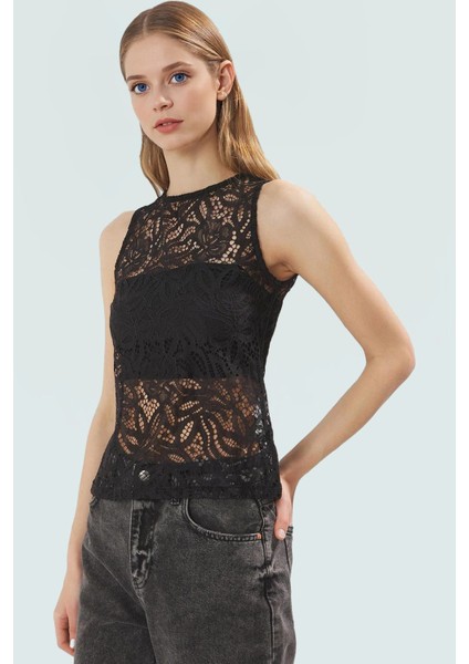 Yazlık Kolsuz Dantel Bluz Regular Kalıp %100 Poliamid Nefes Alabilir Şık Görünüm