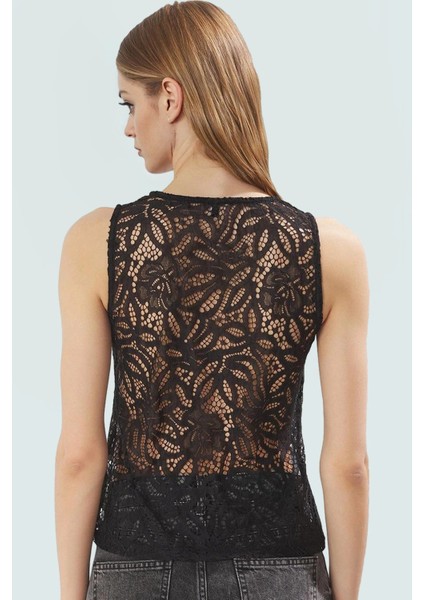 Yazlık Kolsuz Dantel Bluz Regular Kalıp %100 Poliamid Nefes Alabilir Şık Görünüm modelleri