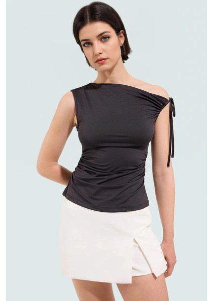 Yazlık Kolsuz Bluz Fitted %100 Polyester Asimetrik Yaka Günlük Stil Modern