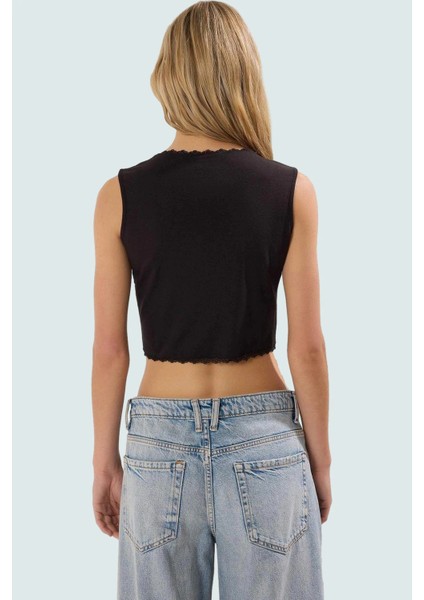 Kolsuz Dantel Detaylı Pamuklu Crop Bluz Fitted Kalıp Yazlık Özel Tasarım Rahat Kullanım modelleri