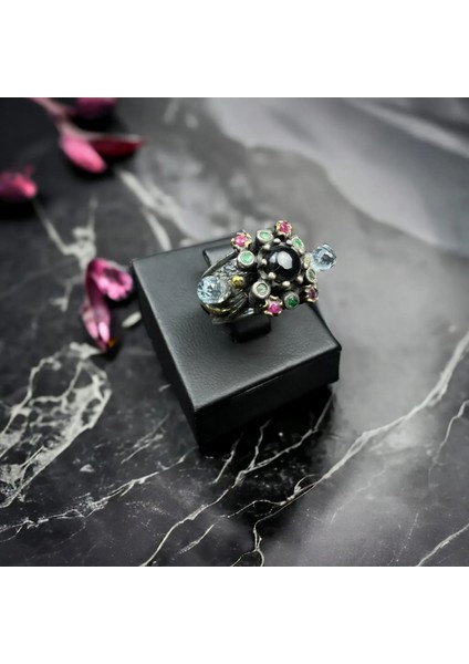 Siyah Safir, Akuamarin, Zümrüt ve Yakut Taşlarından Oluşan Tasarım Yüzük modelleri