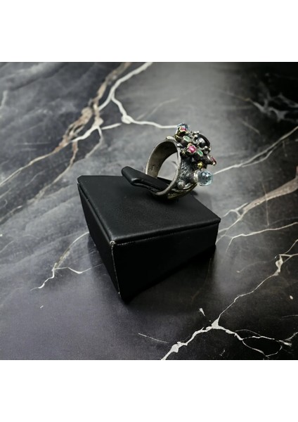 Siyah Safir, Akuamarin, Zümrüt ve Yakut Taşlarından Oluşan Tasarım Yüzük fırsatları