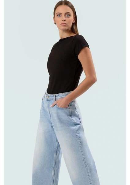 Pamuklu Likralı Bluz Fitted Kalıp Kayık Yaka Yaz Koleksiyonu Profesyonel Görünüm