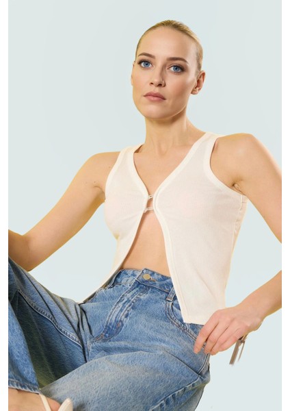 Fitted Crop Bluz Renk Poliviskon Kaşkorse V Yaka Yarım Pat Düğme Seçkin Malzeme modelleri