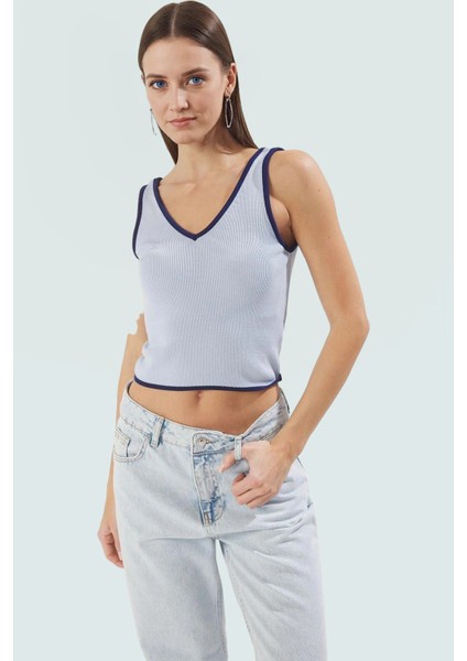 Triko Bluz V Yaka Kolsuz Crop Basic Siluet Rahat Kullanım Şık Görünüm Premium Kalite