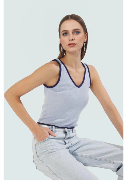 Triko Bluz V Yaka Kolsuz Crop Basic Siluet Rahat Kullanım Şık Görünüm Premium Kalite fiyatları