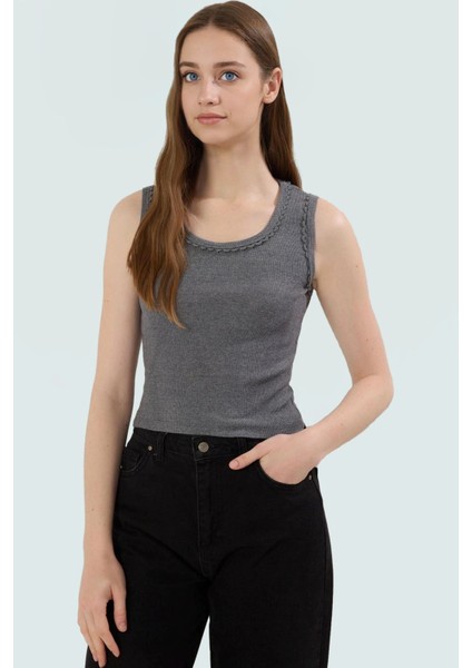 Yazlık Kolsuz Bluz Havuz Yaka Fitted Kalıp Rejenere Kaşkorse Kumaş Trend Tasarım fiyatları