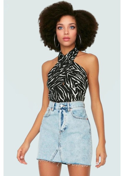 Fitted Crop Bluz Boyundan Bağlamalı Zebra Desenli Polyester Elastan Karışımı Günlük Stil