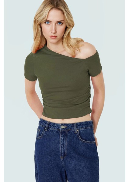 Asimetrik Yaka Basic Crop Bluz Örme Pamuklu Kumaş Yazlık Günlük Kombin Trend Tasarım