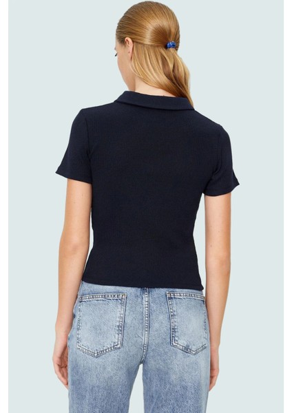 Fitted Vücut Oturan Fermuarlı Polo Yaka Kısa Kollu Bluz %70 Polyester Rahat ve Şık modelleri