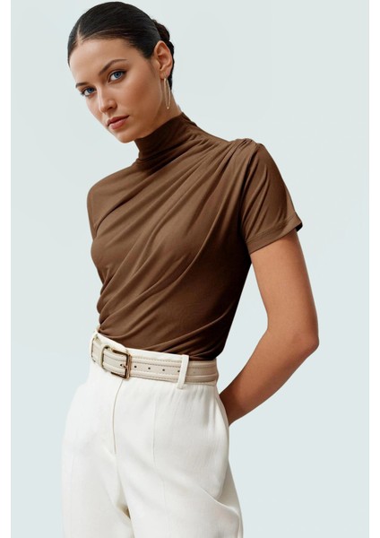 Yazlık Kısa Kollu Bluz Esnek Örme Dik Yaka Fitted Kalıp Mükemmel Uyum Trend Tasarım