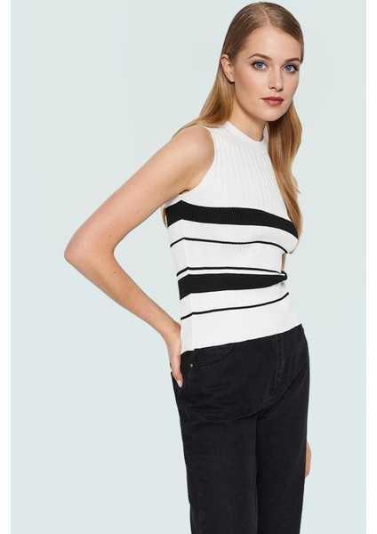 Renk Bloklu Kolsuz Triko Bluz Rahat Kalıp Polyester Yazlık Modern Stil Şık Görünüm Uzun Ömürlü modelleri